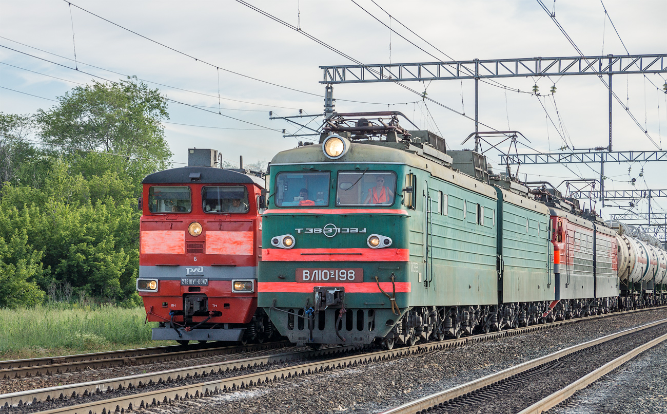 Стоимость поезда в электричке составляет 350 рублей. Поезд фото. Электровоз по ЖД дороге. Картинки вл 60 электропоезда.