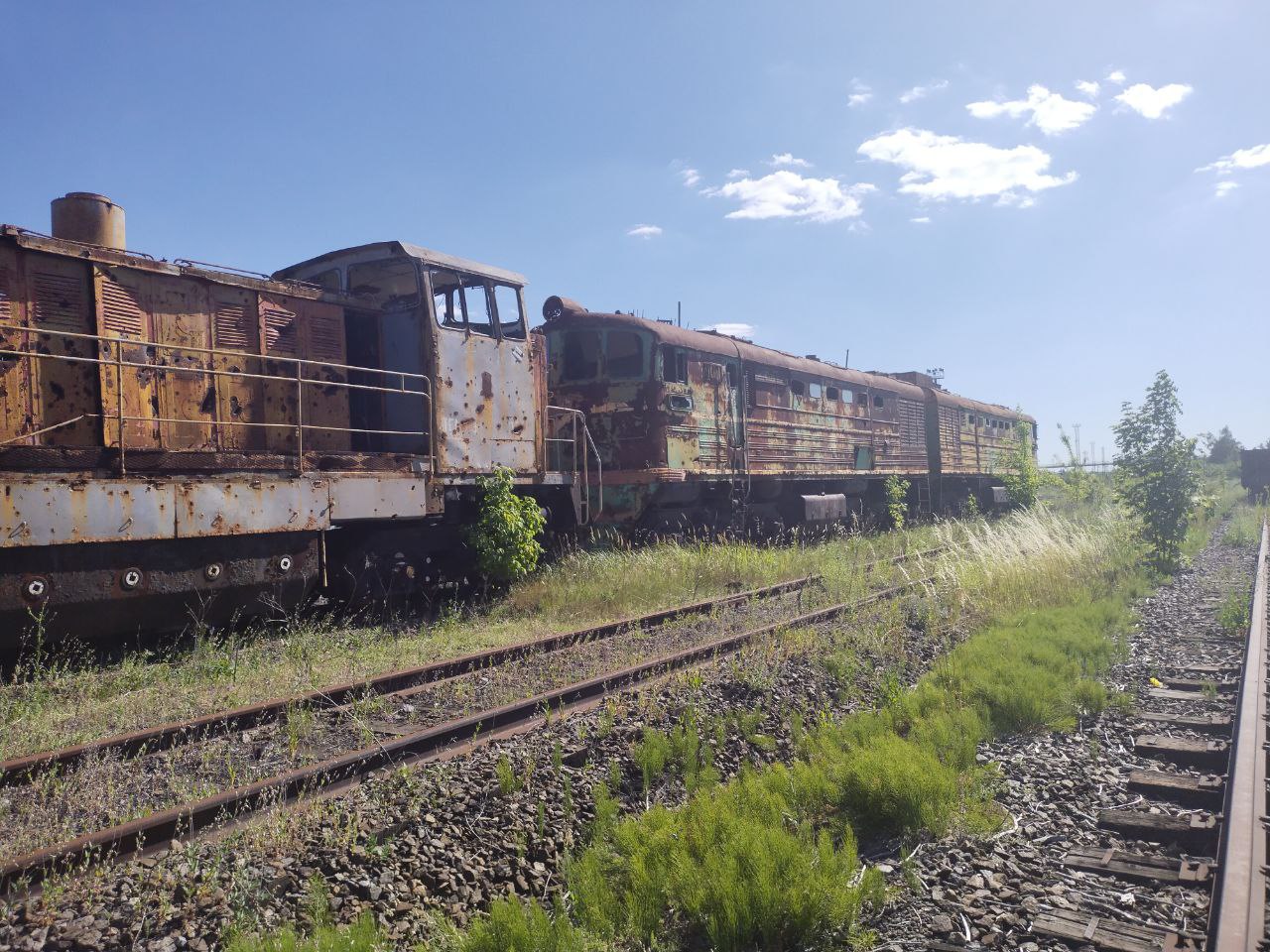 ТГМ9-0001; ТЭ3-7643; Донецкая железная дорога — Разные фотографии