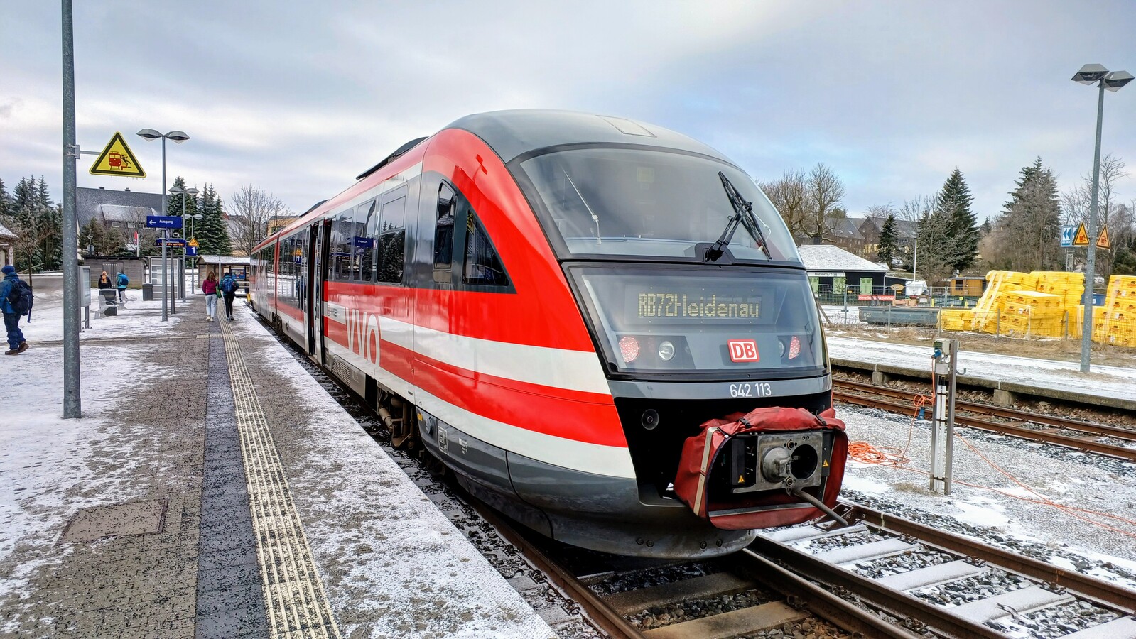 642 113