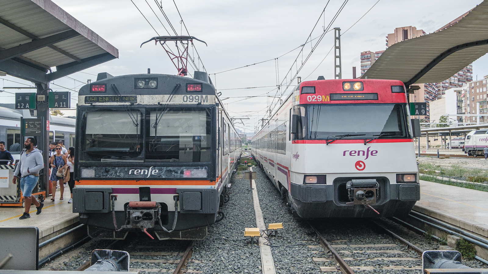470 099; 447 029