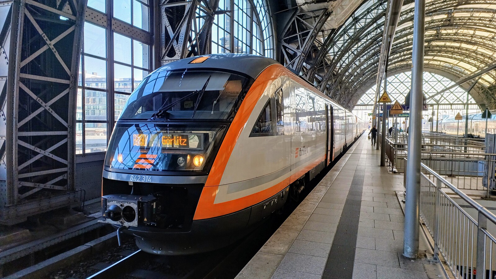 642 314