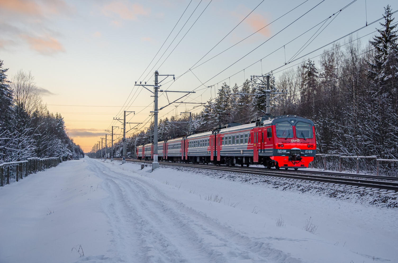 ЭД4М-0389; Фотозарисовки (Октябрьская железная дорога)
