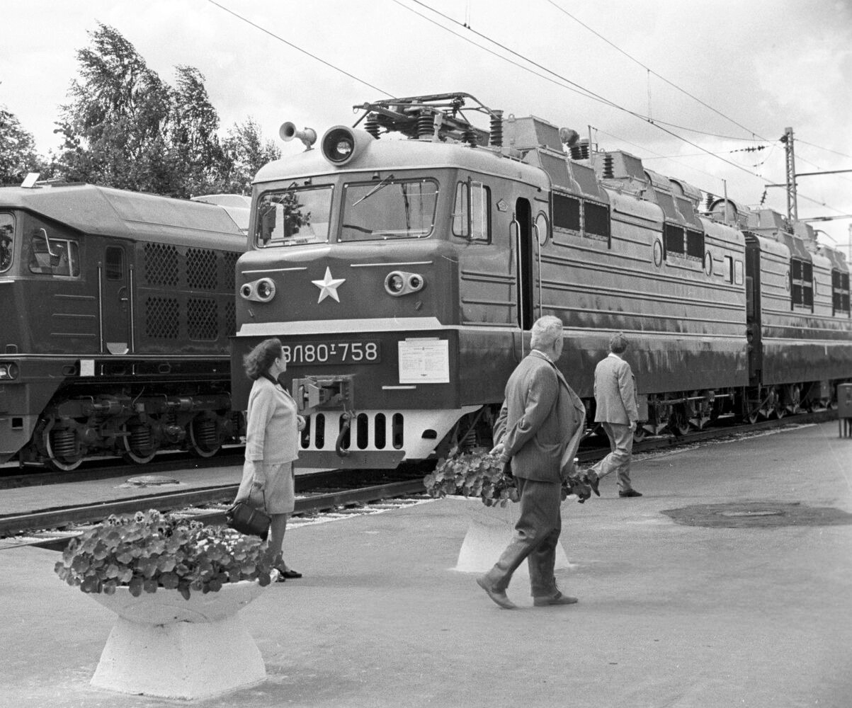 ВЛ80Т-758; Исторические фотографии (Северная железная дорога)