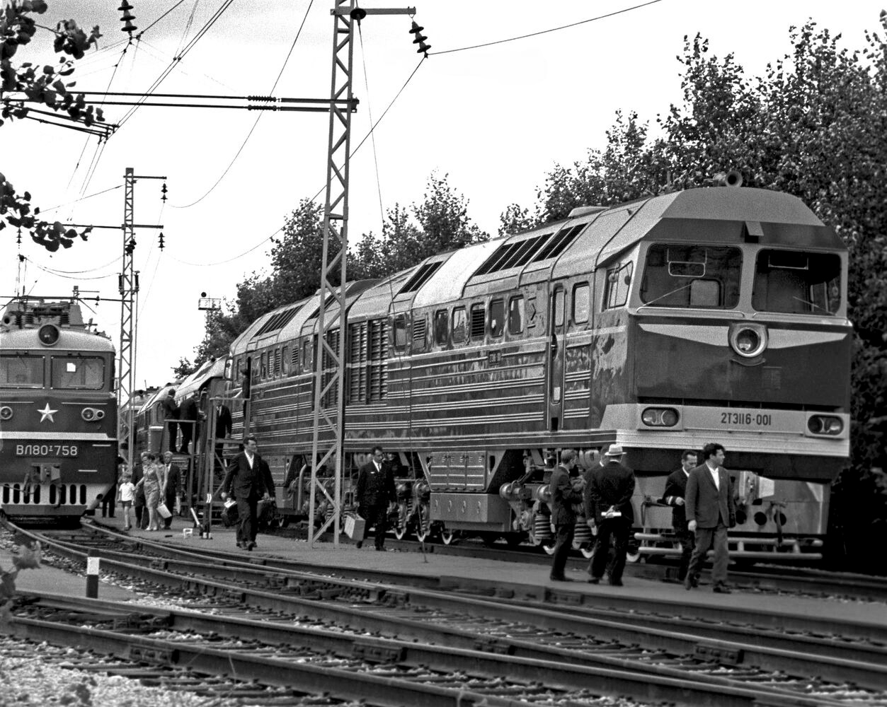 2ТЭ116-001; Исторические фотографии (Северная железная дорога)