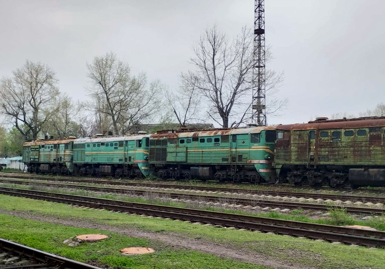 2ТЭ10Л-2933; 2ТЭ10Л-2303; Разные фотографии (Железная дорога Молдавии)