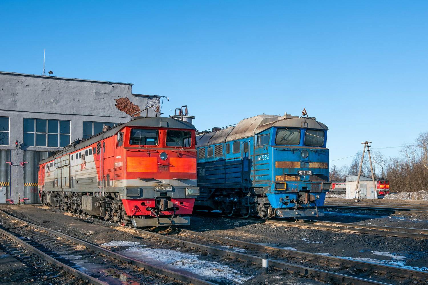 2ТЭ10М-0781; 2ТЭ116-1663