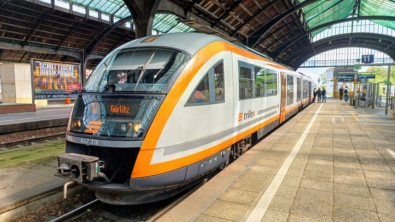 642 316