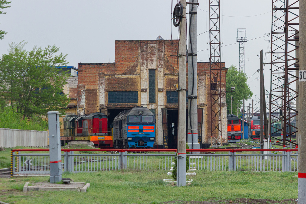 ЧМЭ3-3793; 2ТЭ116У-0332; Юго-Восточная железная дорога &mdash; Станции и перегоны