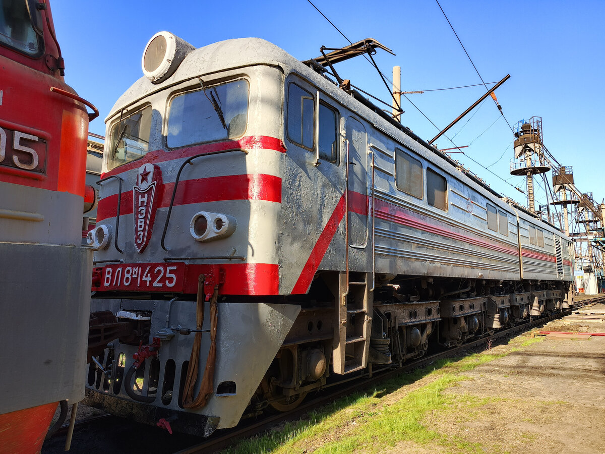 ВЛ8М-1425