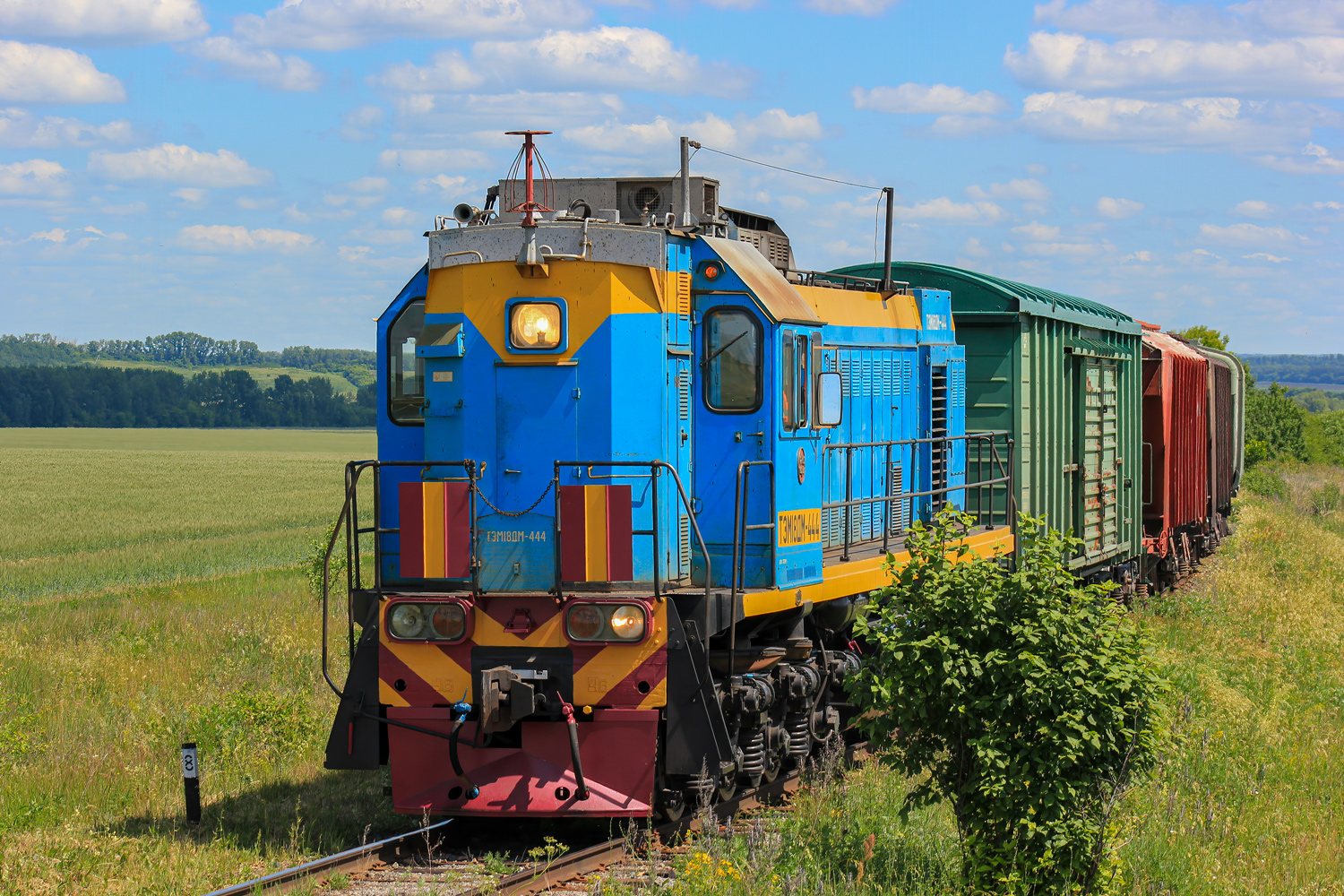 ТЭМ18ДМ-444