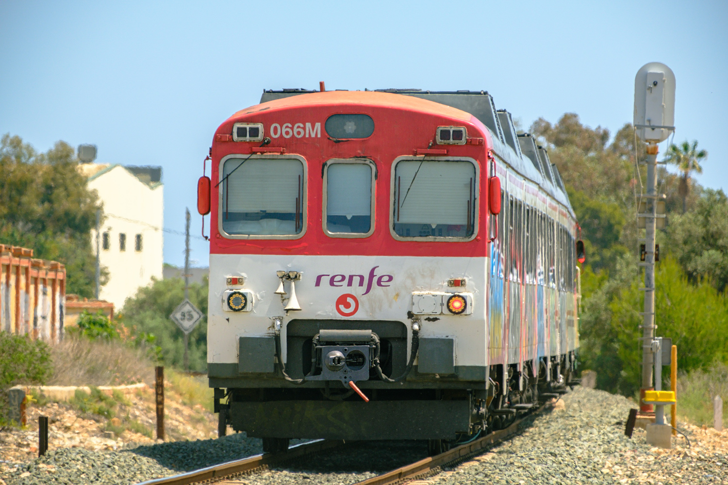 592 065