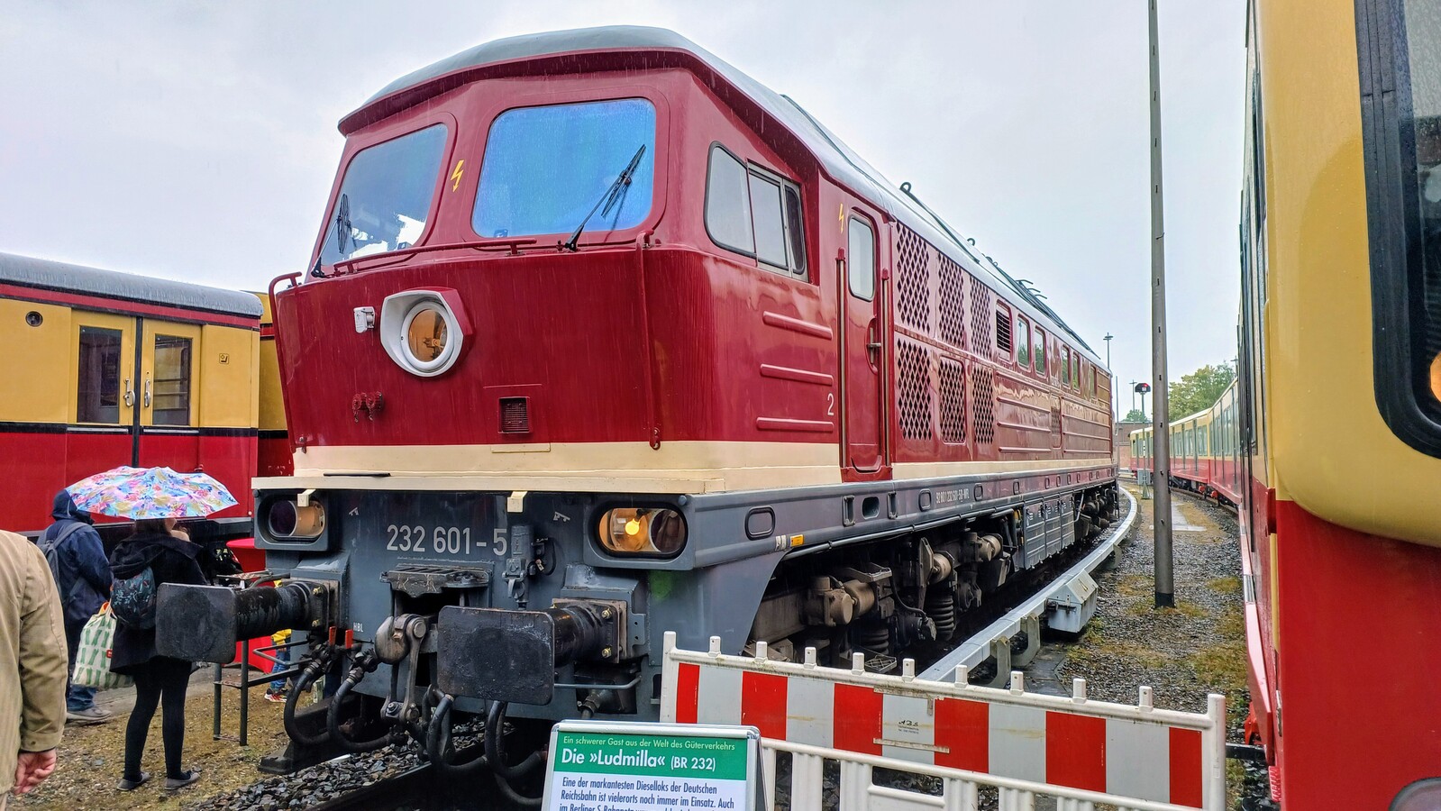 232 601