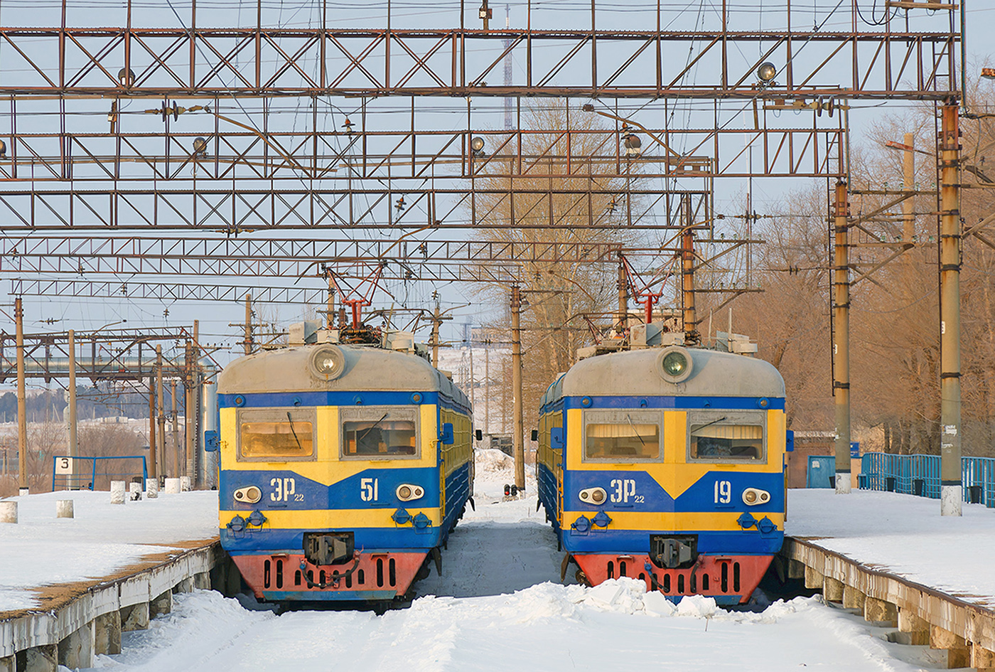 ЭР22-51; ЭР22-19