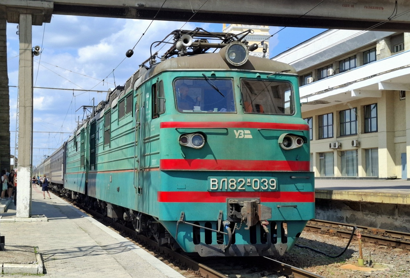 ВЛ82М-039