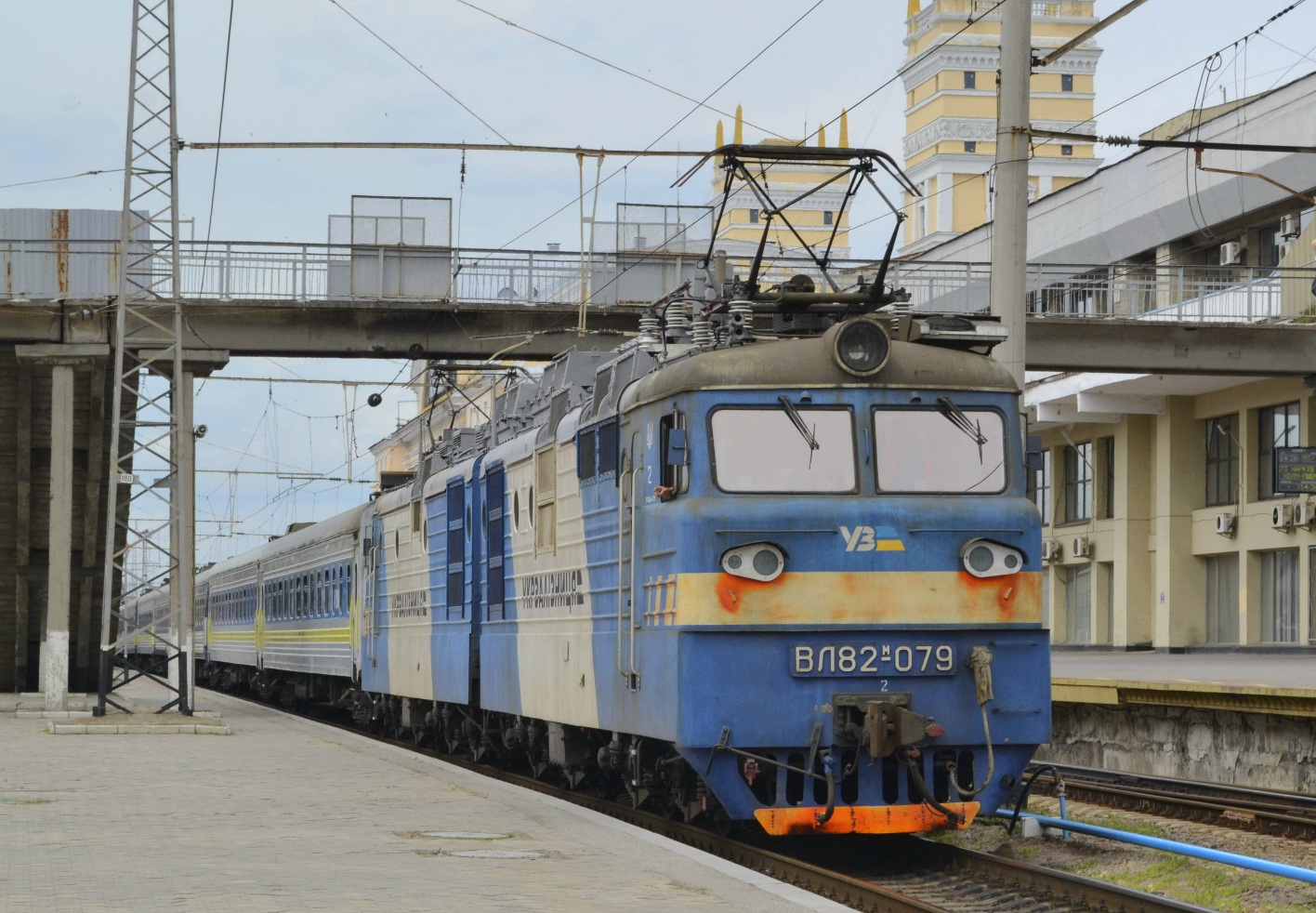 ВЛ82М-079
