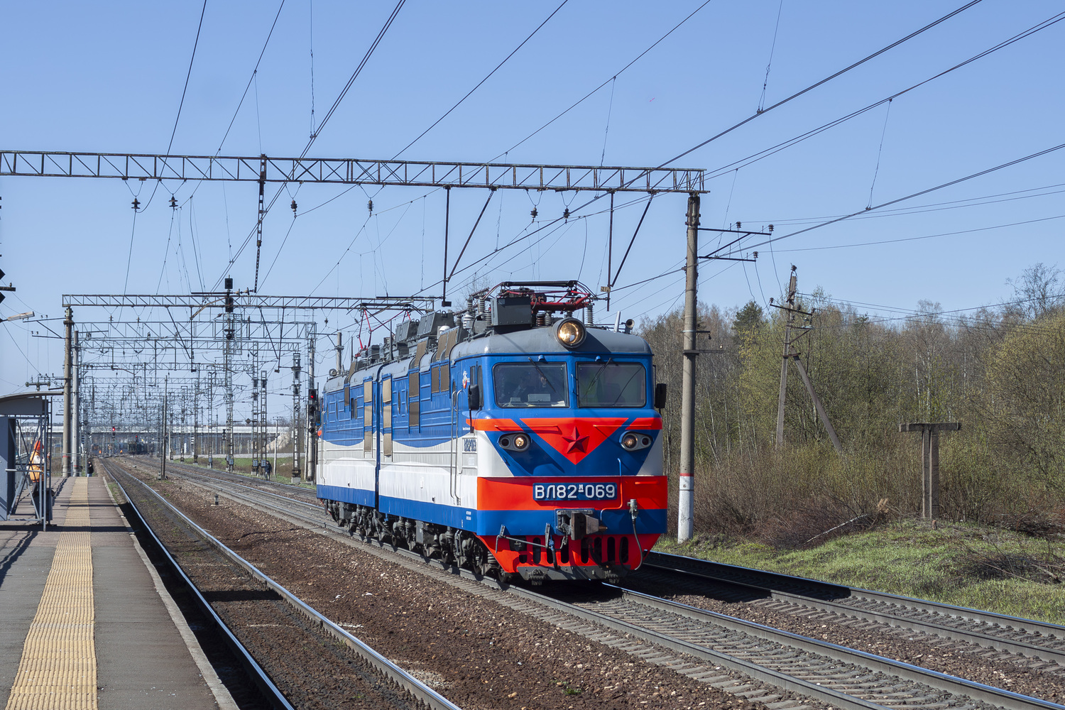 ВЛ82М-069
