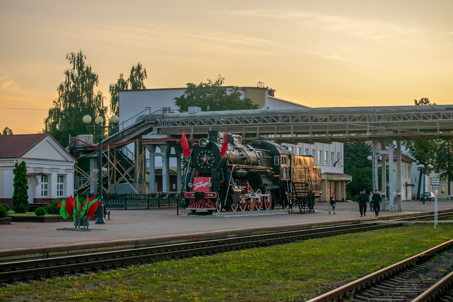 Л-4125