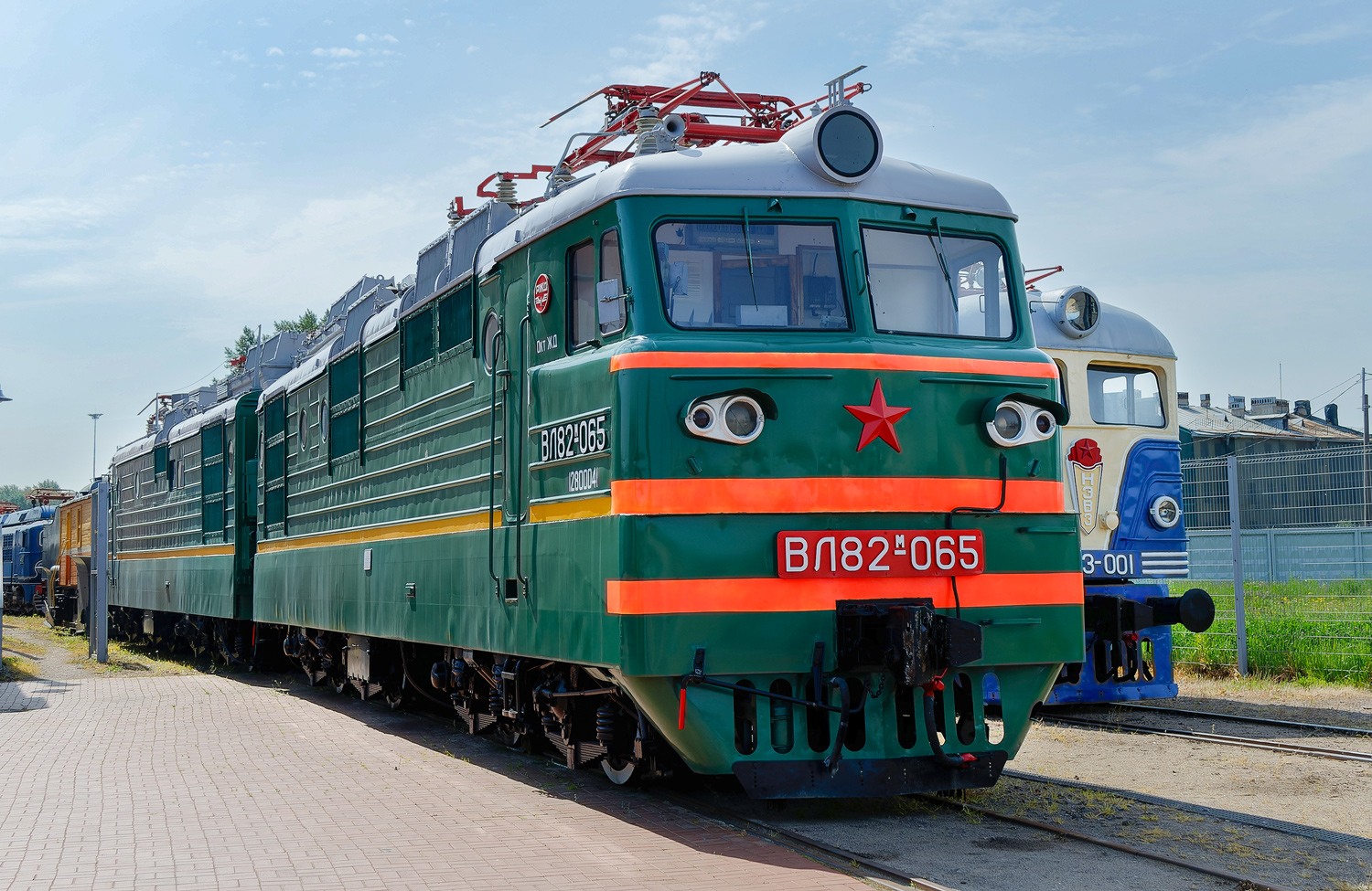 ВЛ82М-065