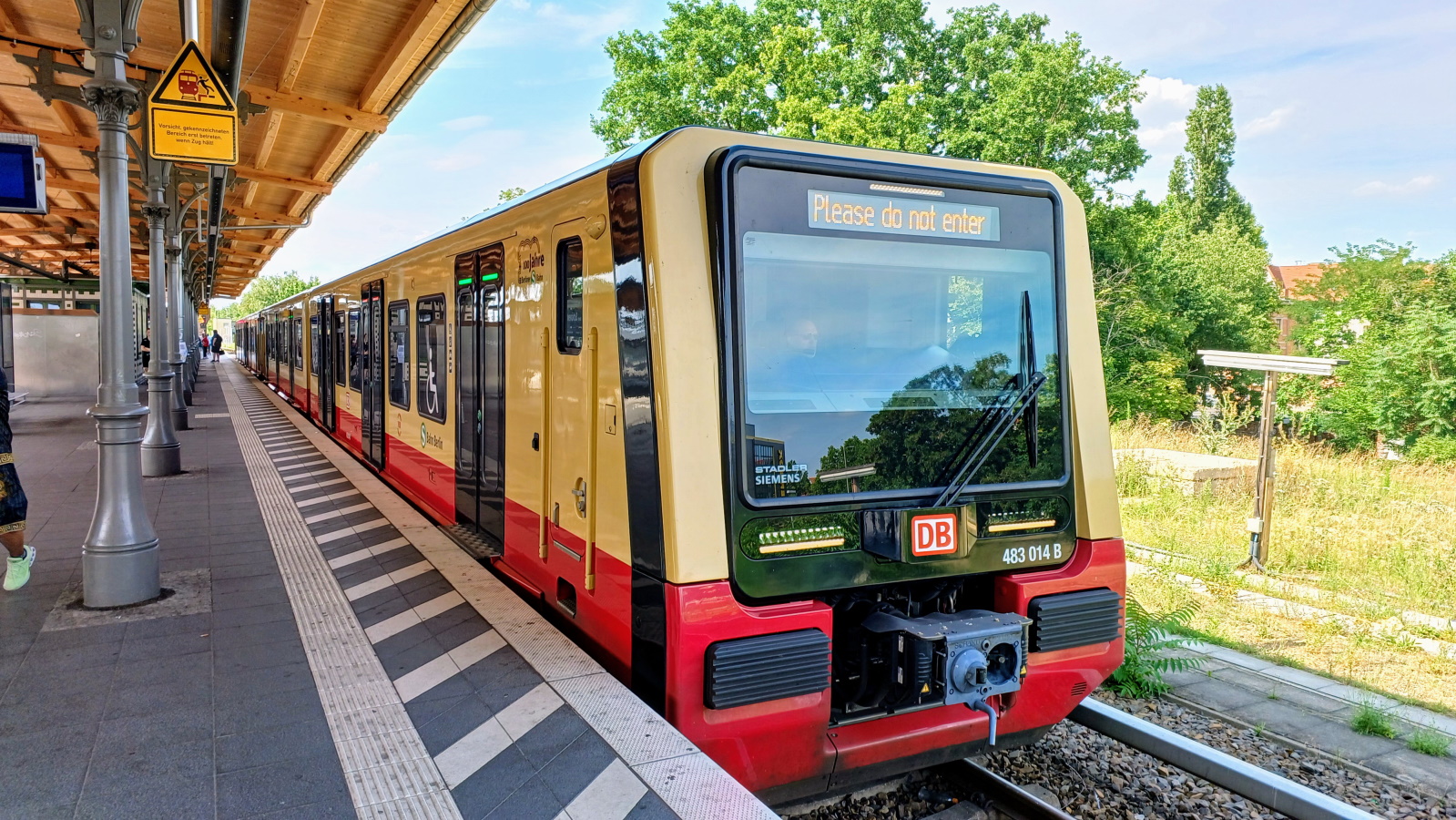 483 014 A