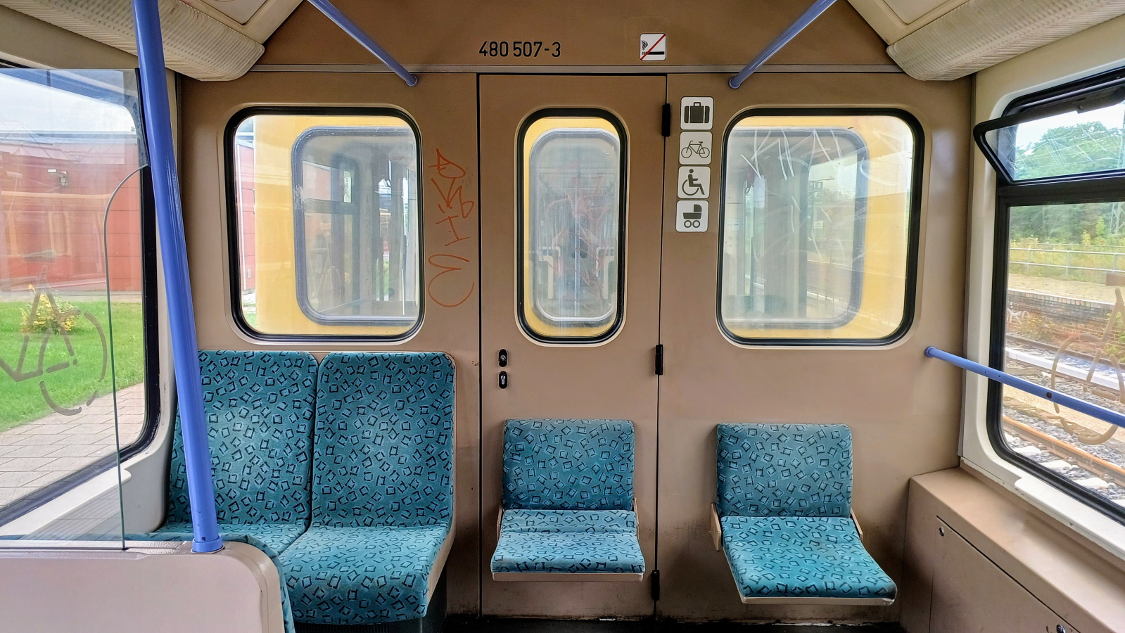 480 007; DB Regio &mdash; Пассажирские салоны