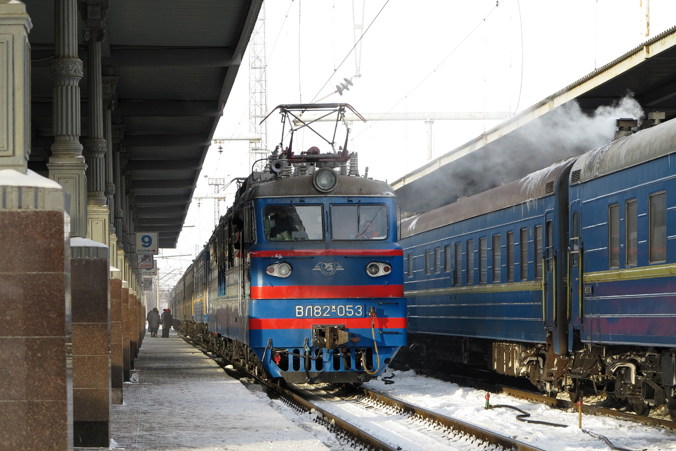 ВЛ82М-053