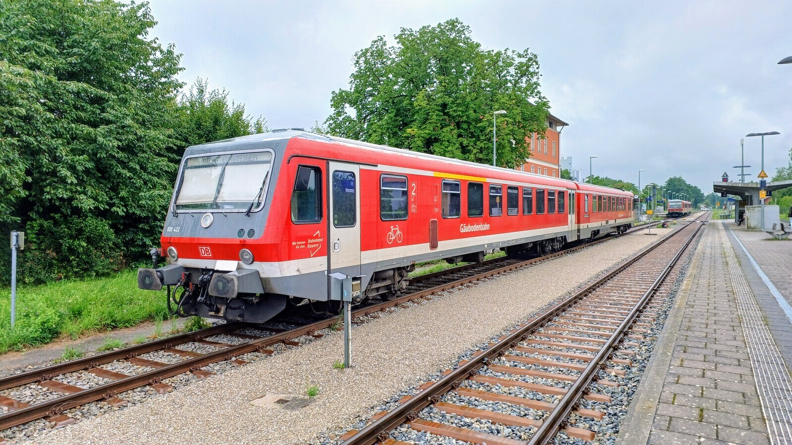 628 422