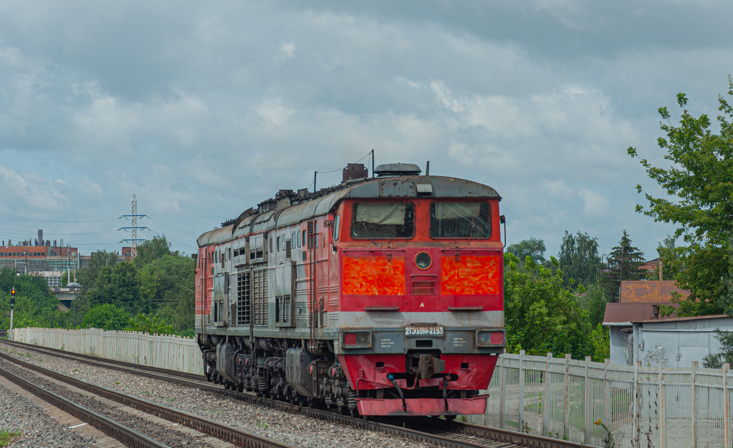 2ТЭ10М-2153