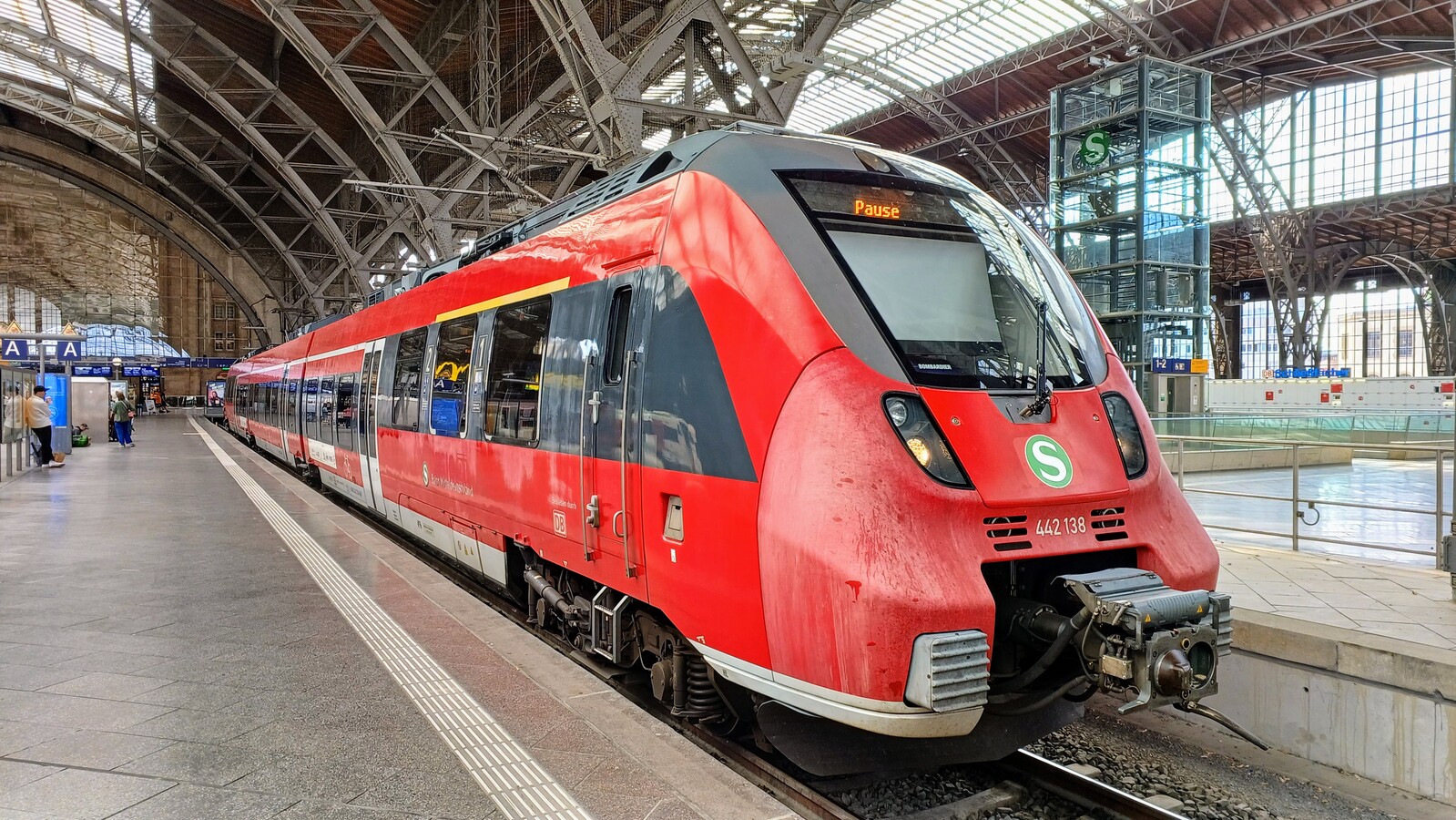 442 138