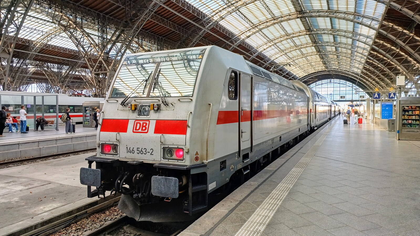 146 563-2