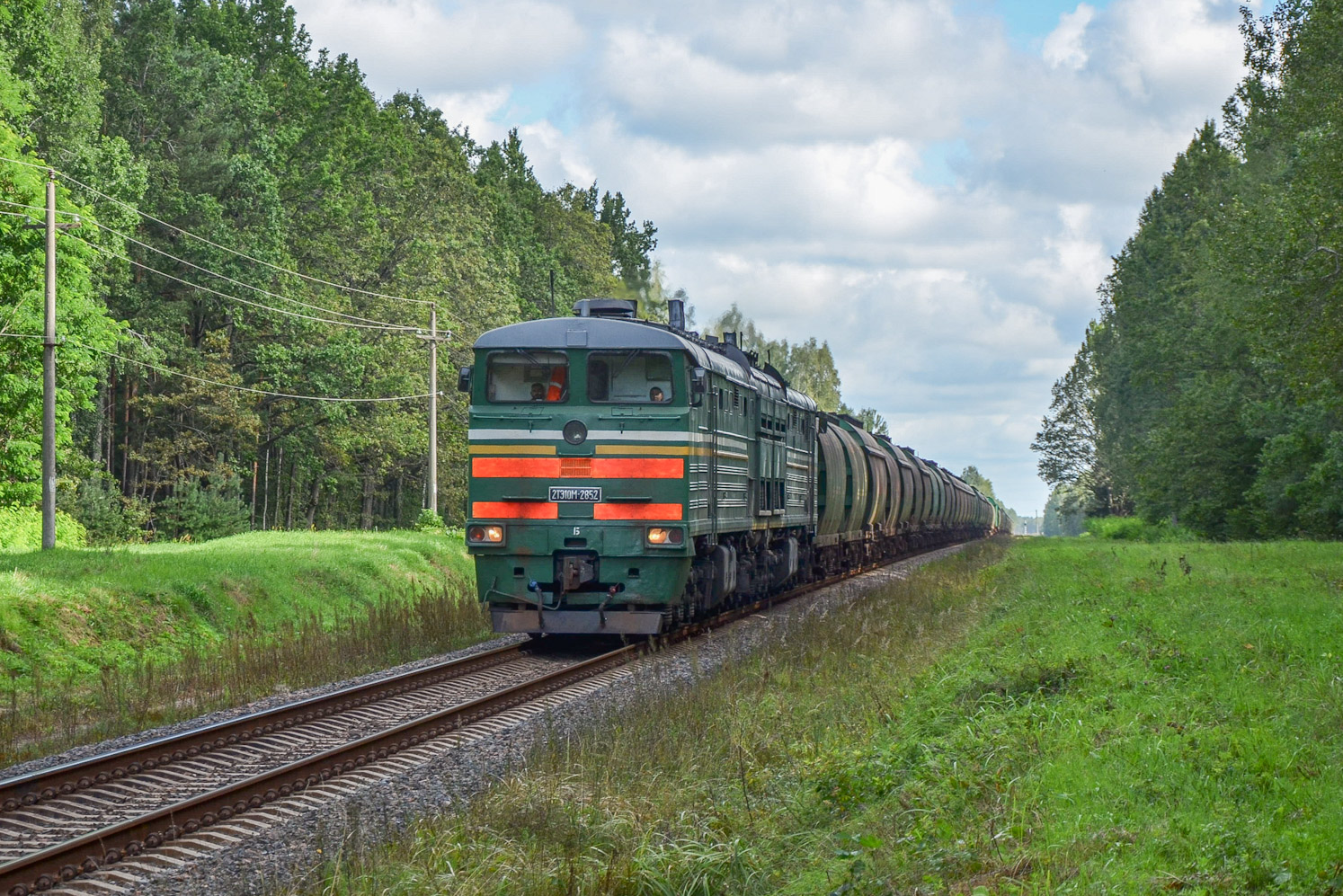 2ТЭ10М-2852