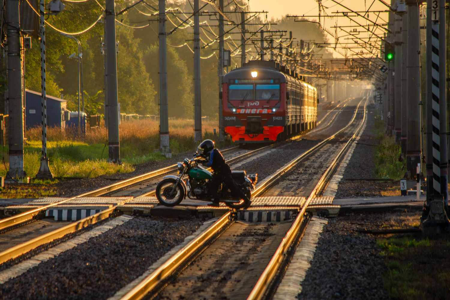 ЭД4М-0425; Фотозарисовки (Октябрьская железная дорога)