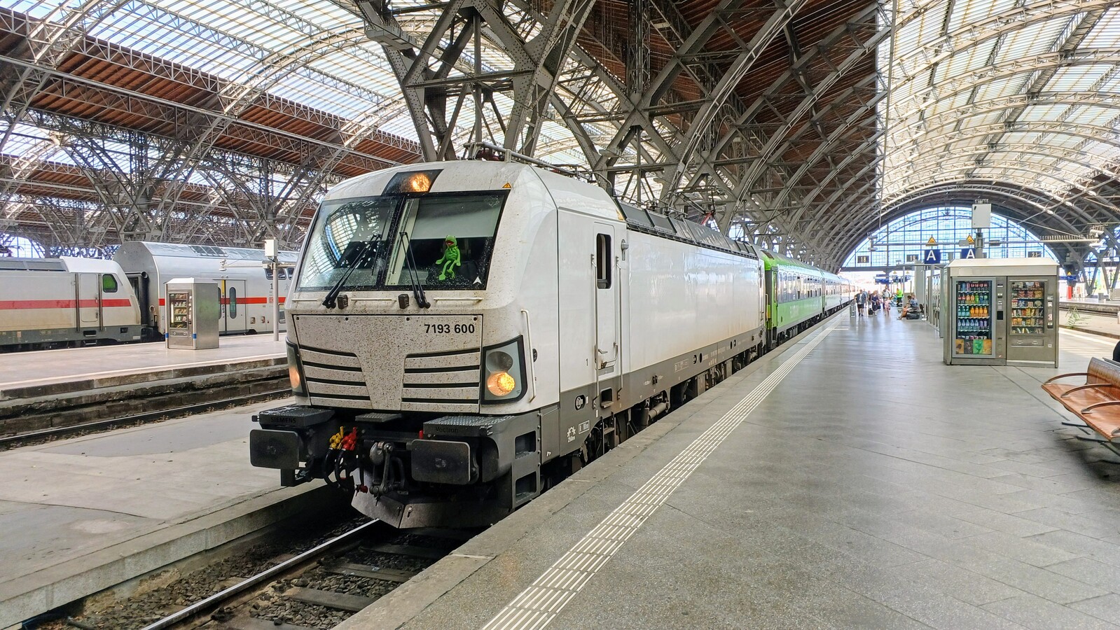 7193 600