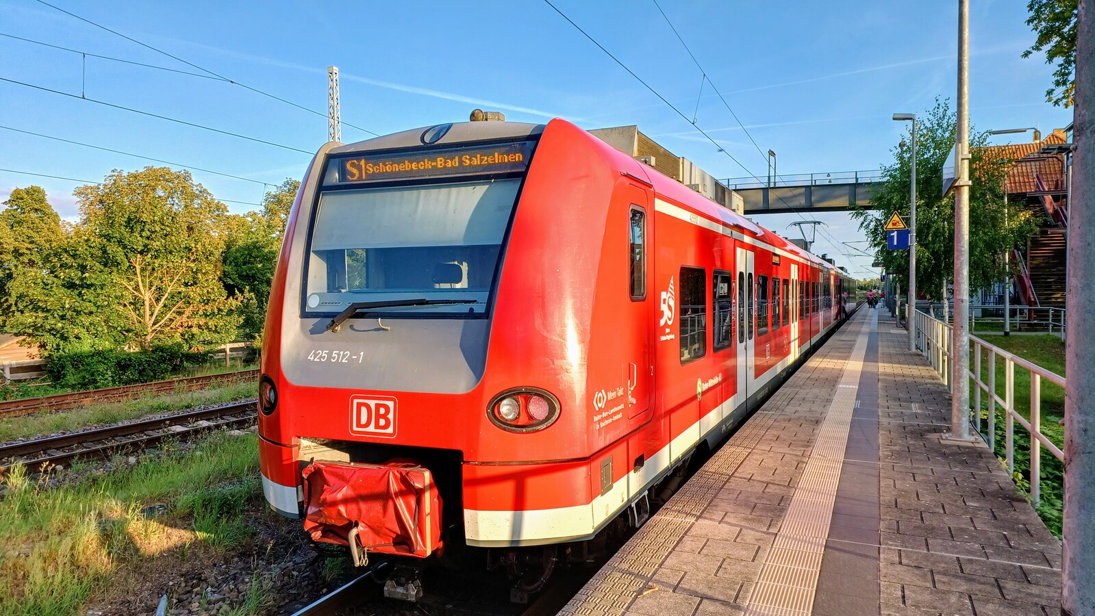425 012