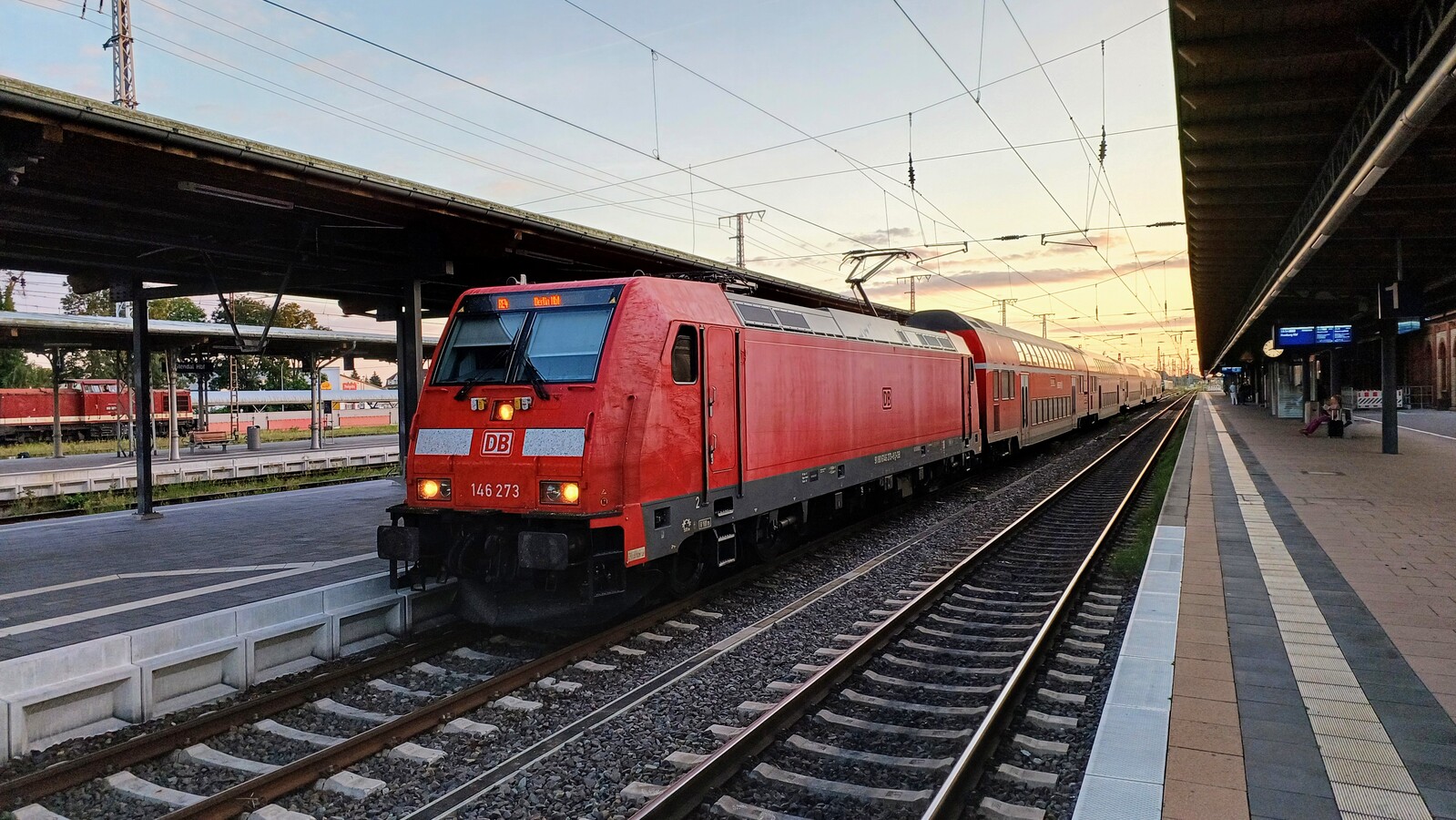 146 273