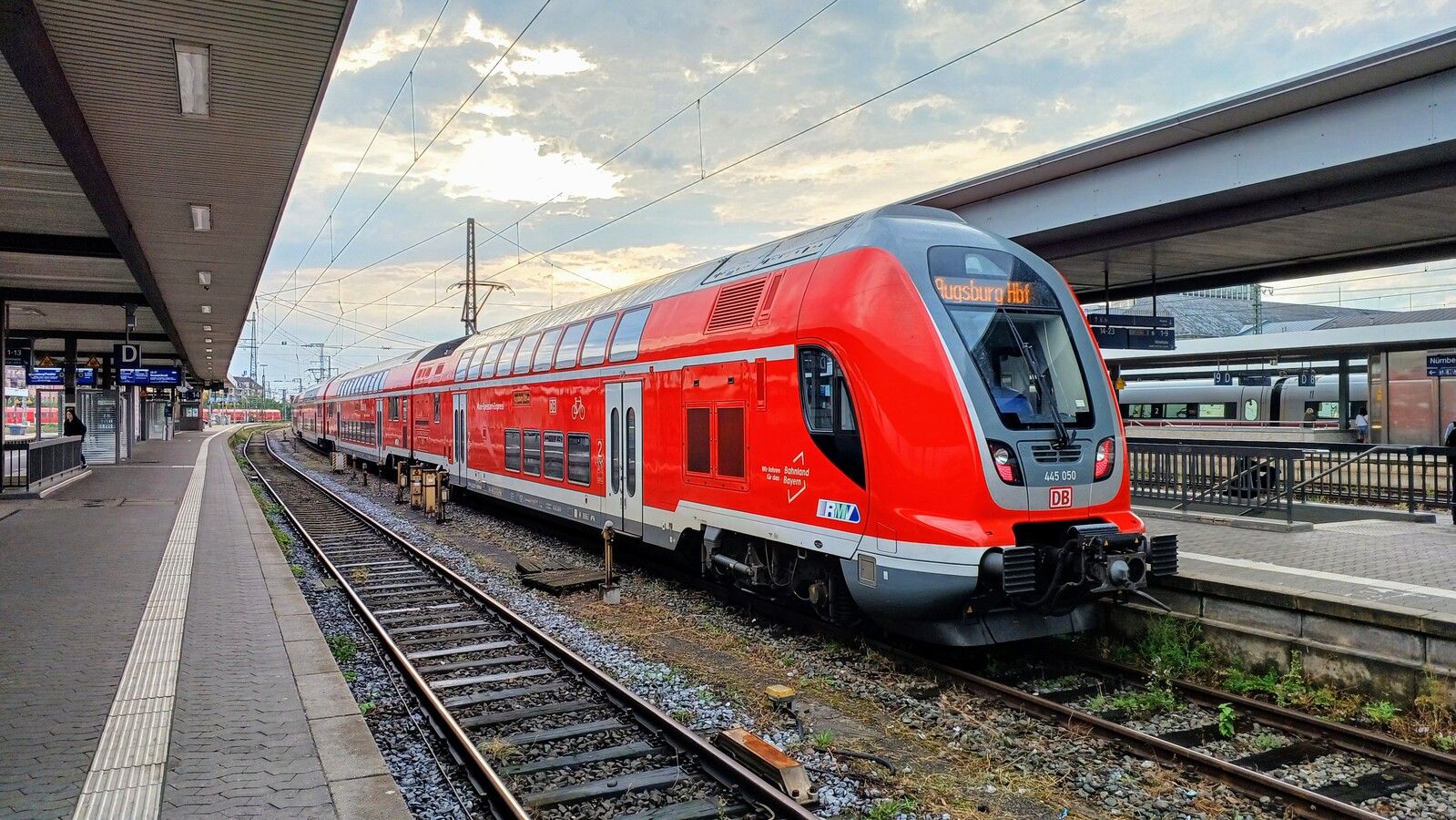 445 050