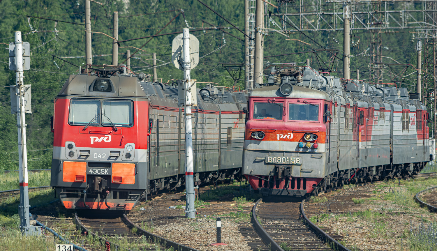 4ЭС5К-042; ВЛ80С-158