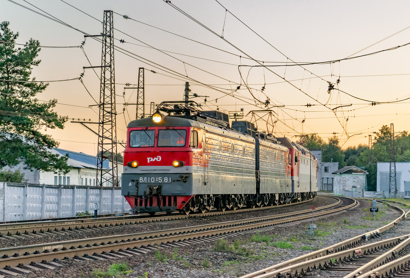 ВЛ10У-581