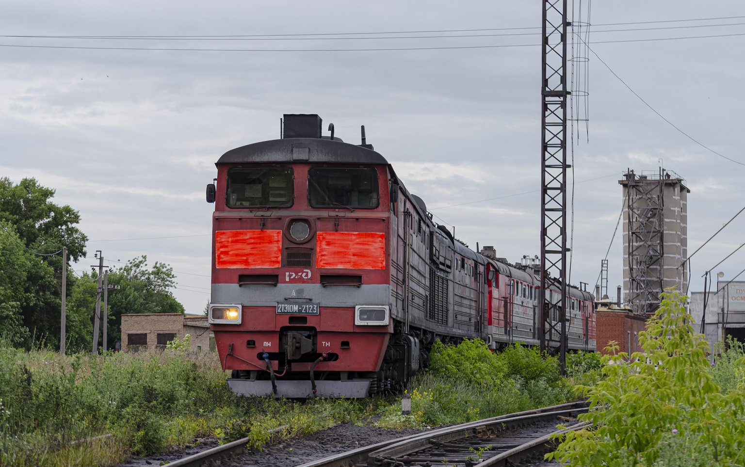 2ТЭ10М-2123