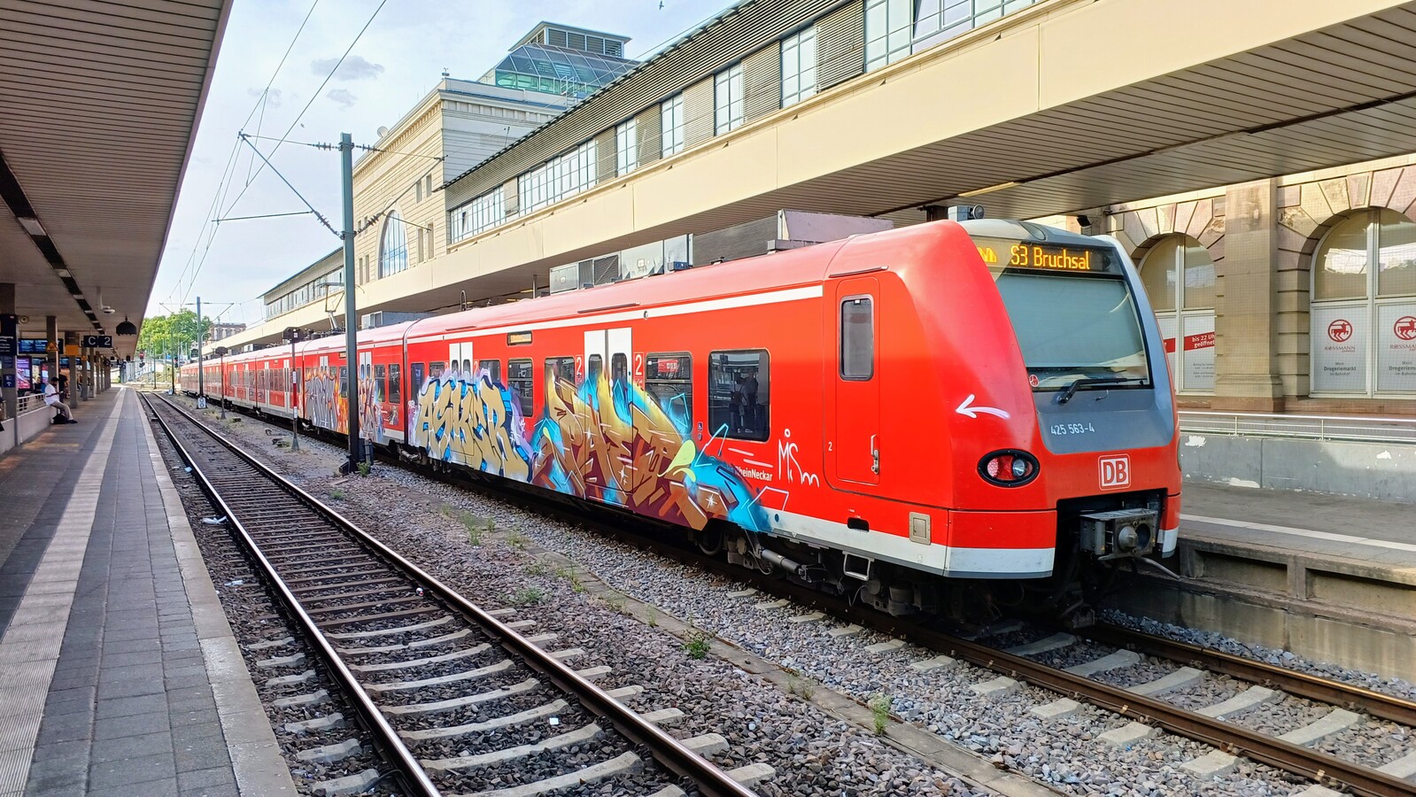 425 063
