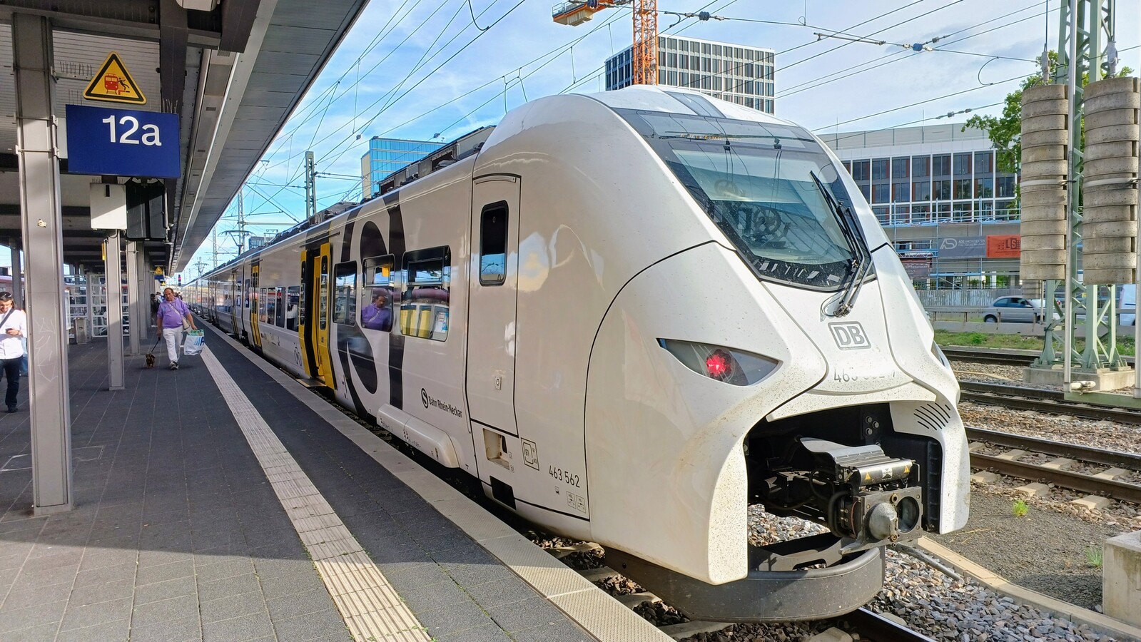 463 062