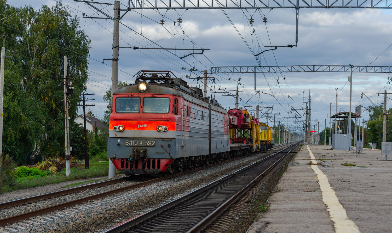 ВЛ10У-592