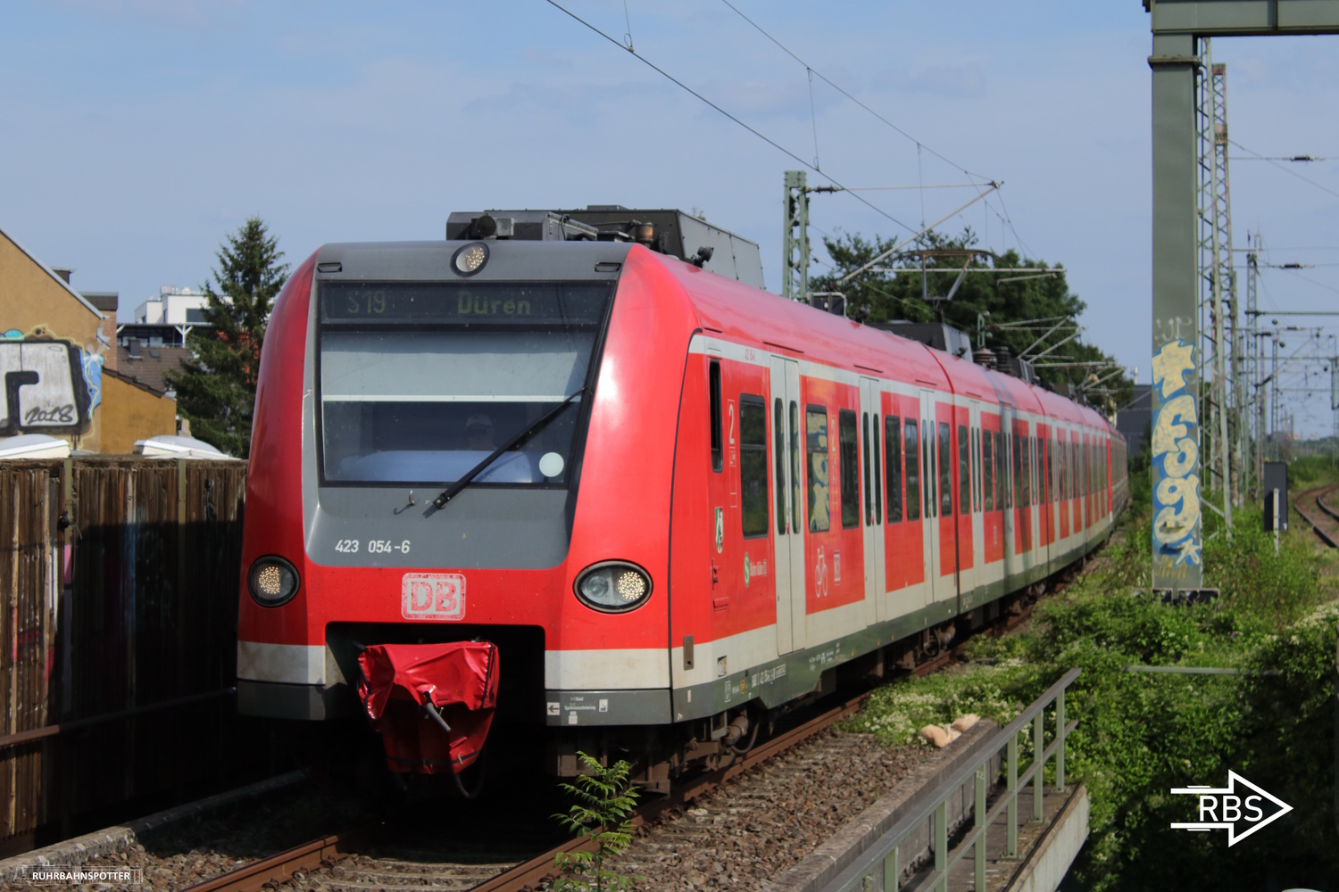 423 054