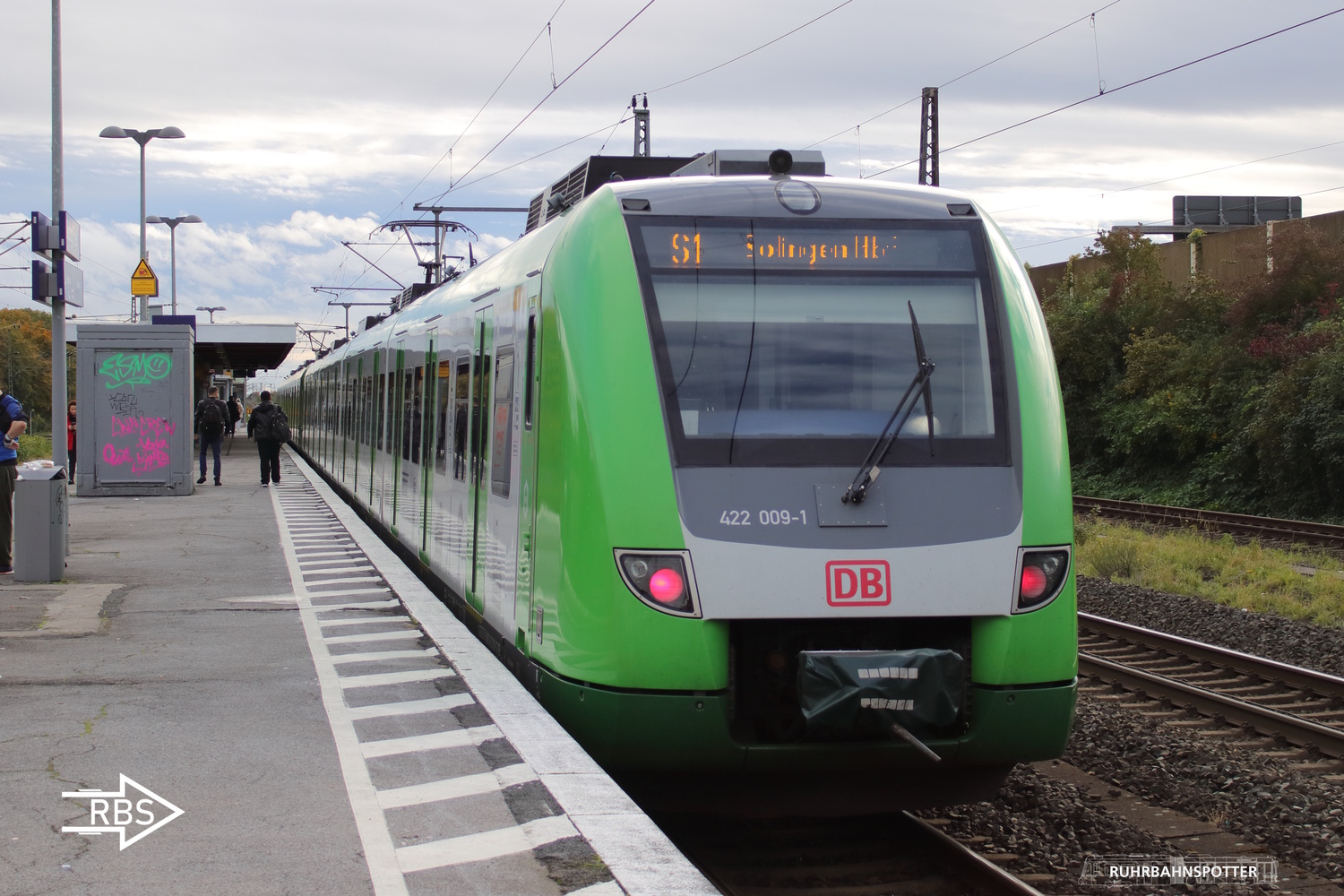422 009