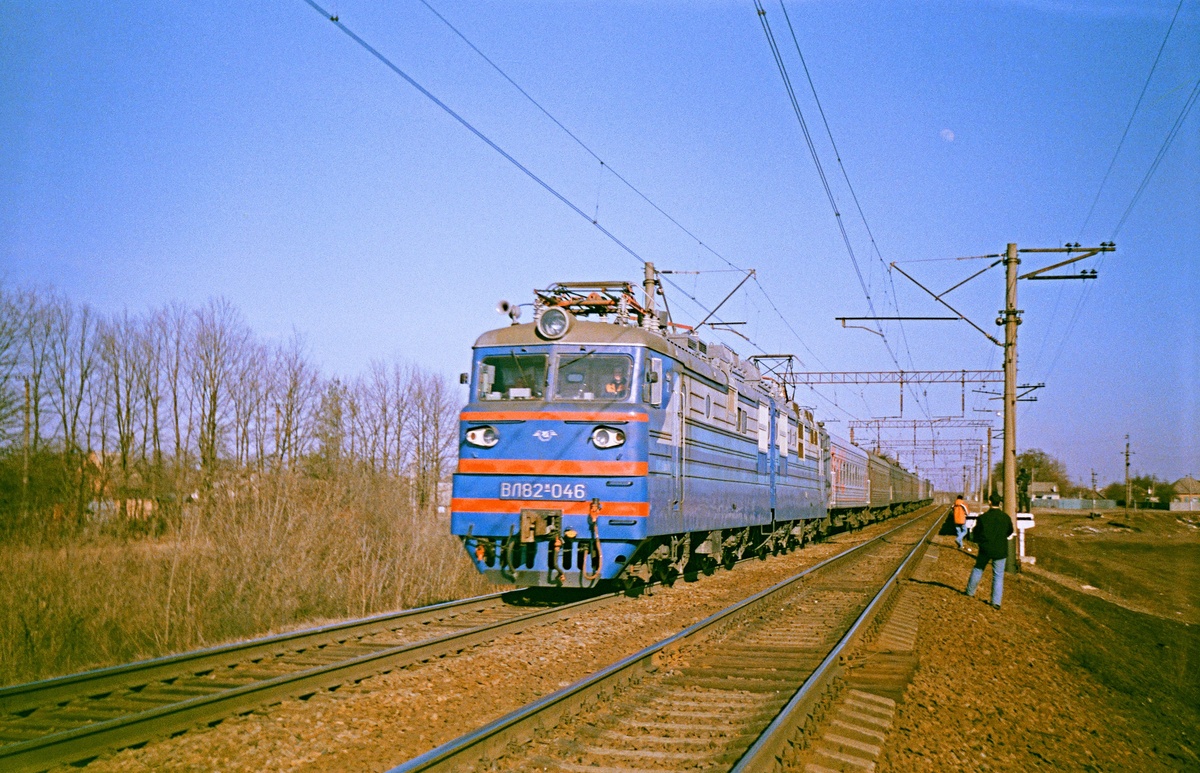 ВЛ82М-046