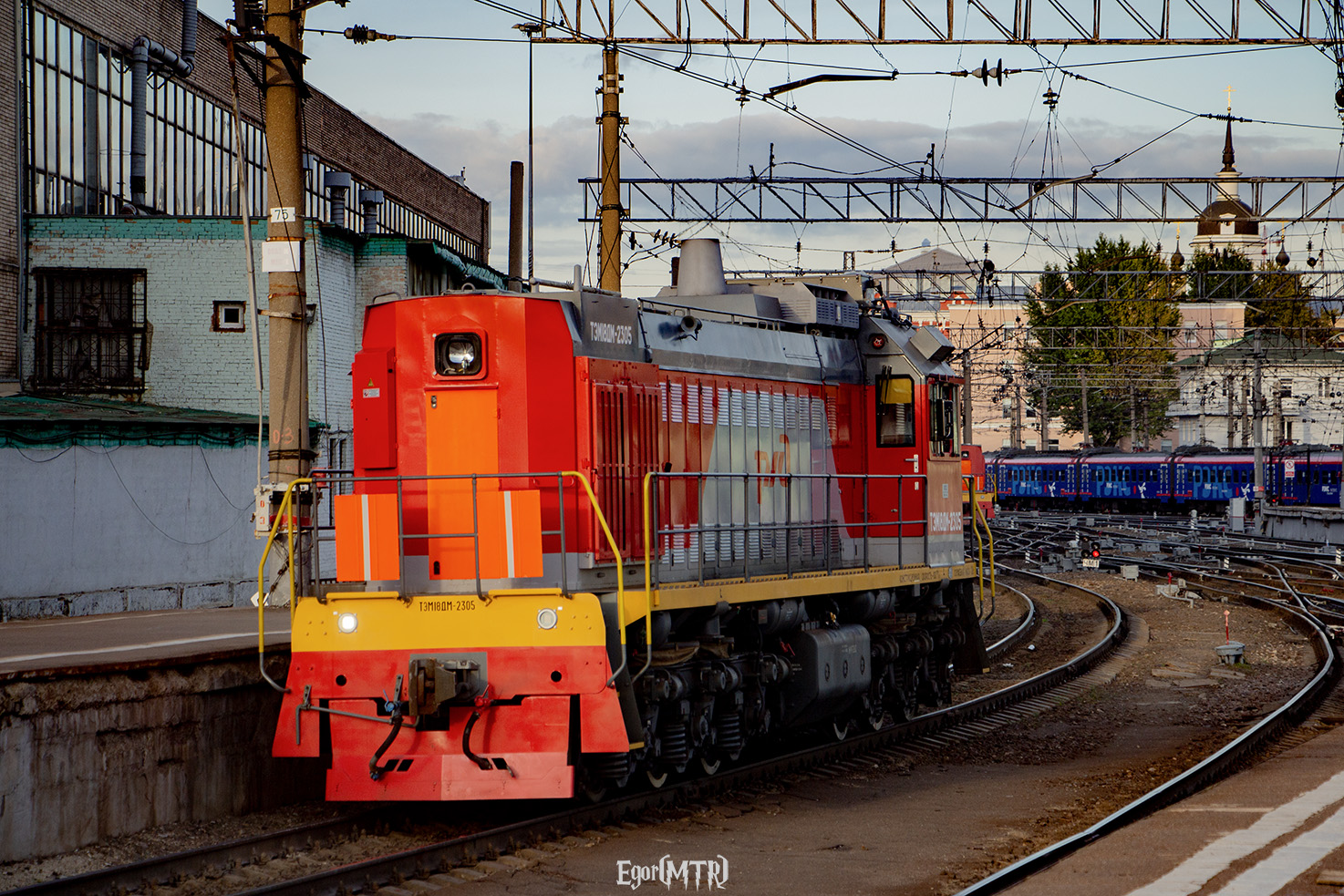 ТЭМ18ДМ-2305