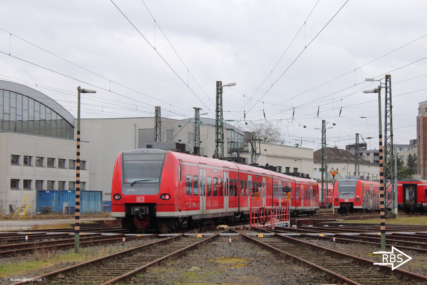 425 101