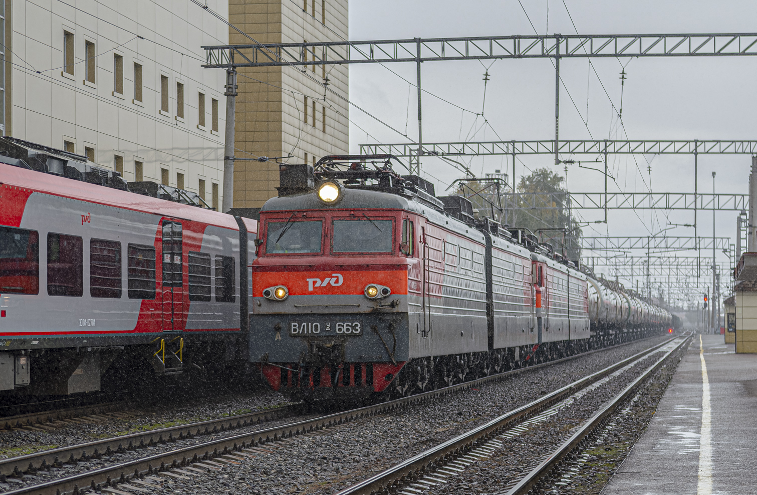 ВЛ10У-663