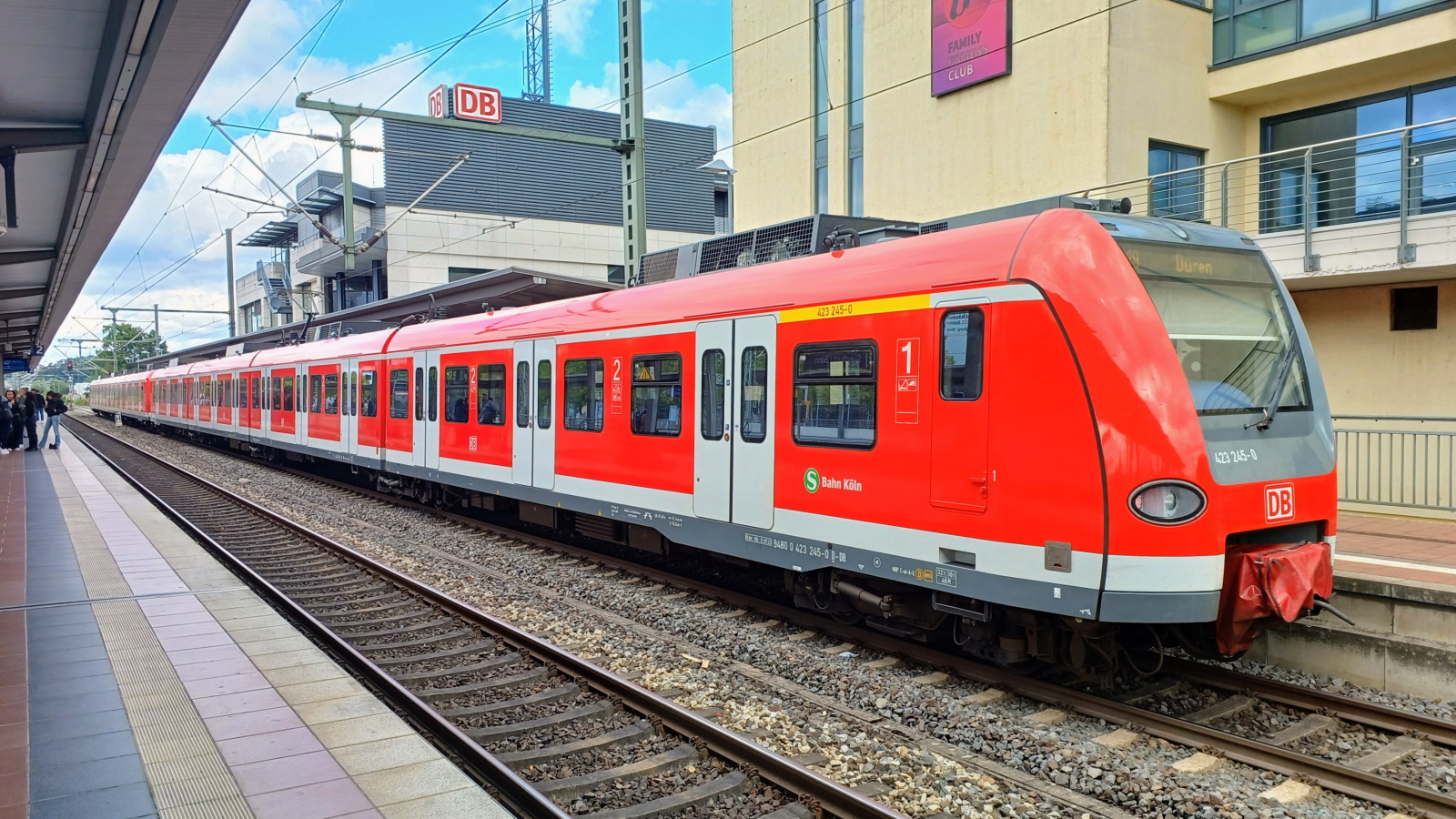 423 245