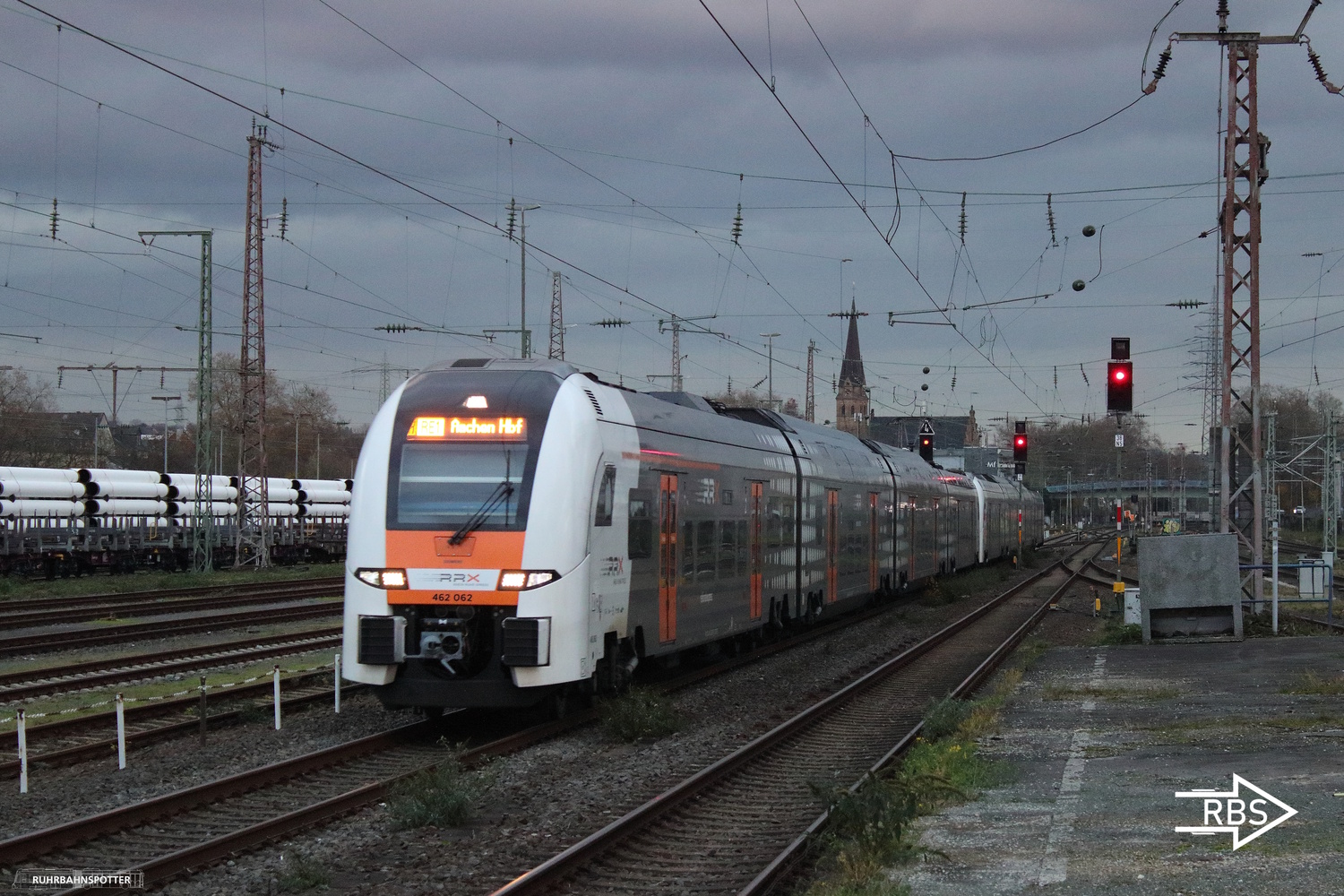 462 062