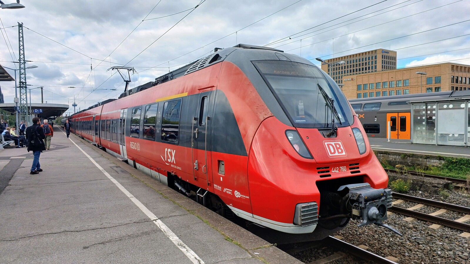442 260